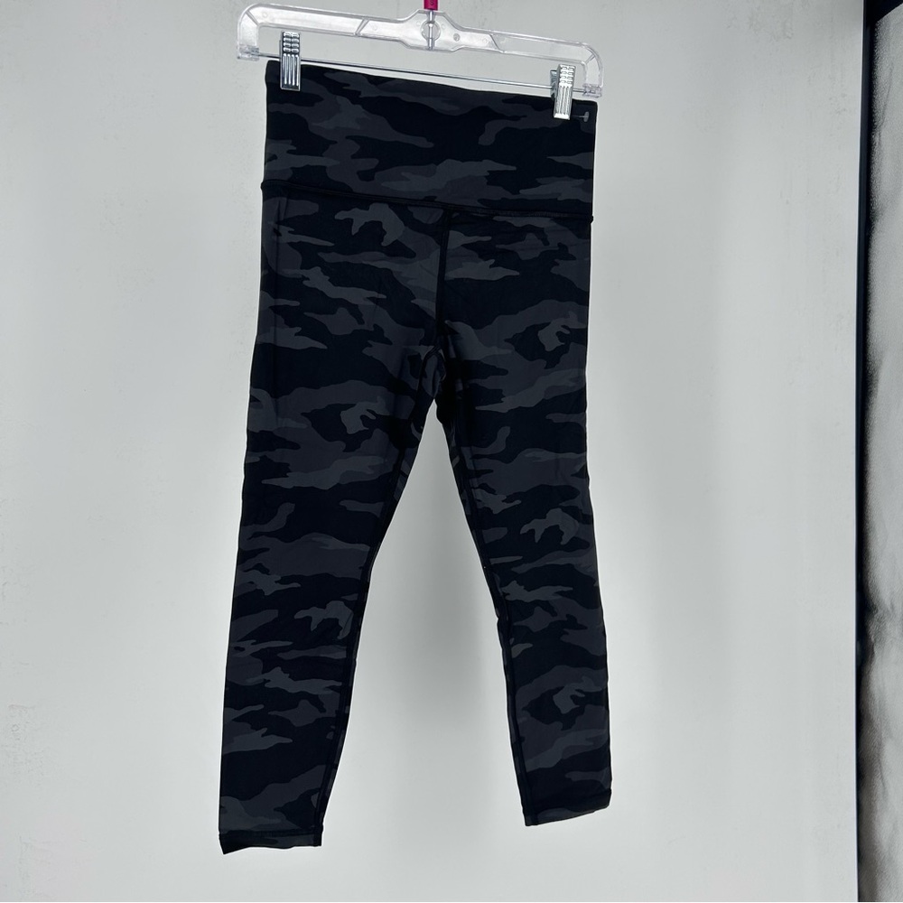 Athleta Elation 7/8 Tight High Rise Leggings Black Camo Print Women's Size Small